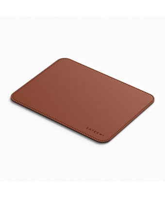Le tapis de souris Satechi en cuir écologique - marron incliné