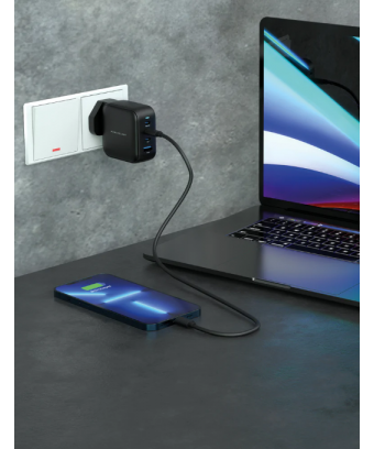 Le chargeur de kit de voyage mondial powerology triple power delivery